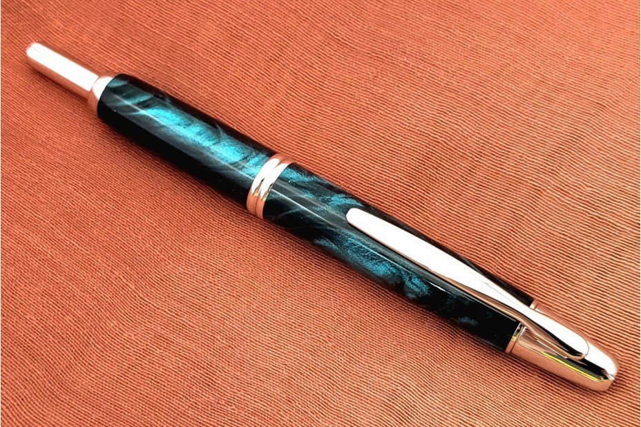 希少✨廃盤【美品】PILOT CAPLESS 万年筆 字幅 F 細字 18K